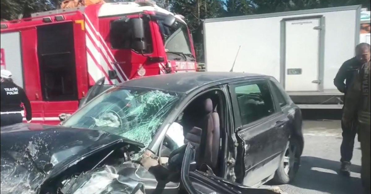 Arnavutköy'de Kafa Kafaya Trafik Kazası: 1 Ölü, 2 Yaralı