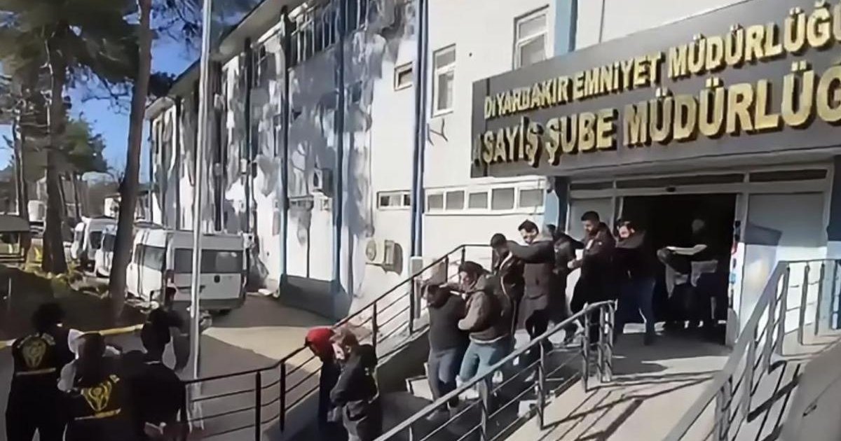 Diyarbakır'da 810 milyon TL işlem hacmi olan dolandırıcılık şebekesi: 25 tutuklama