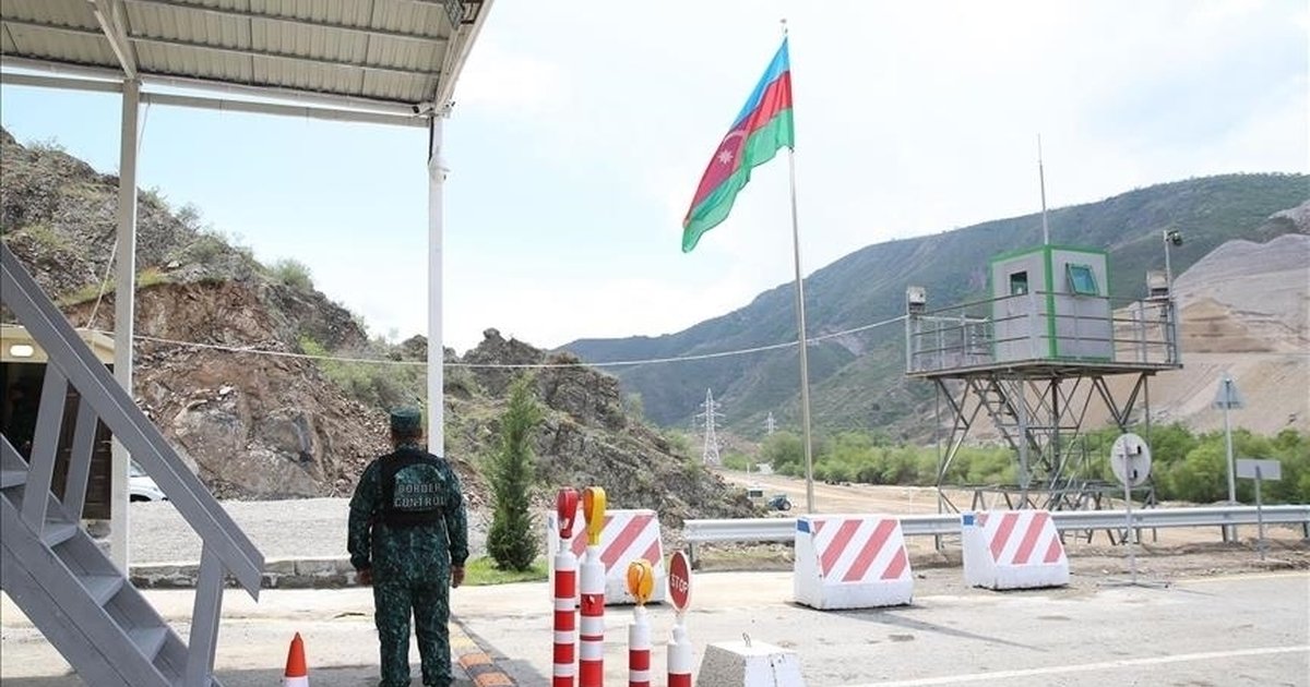 Azerbaycan-İran sınırında yük araçları geçici olarak durduruldu