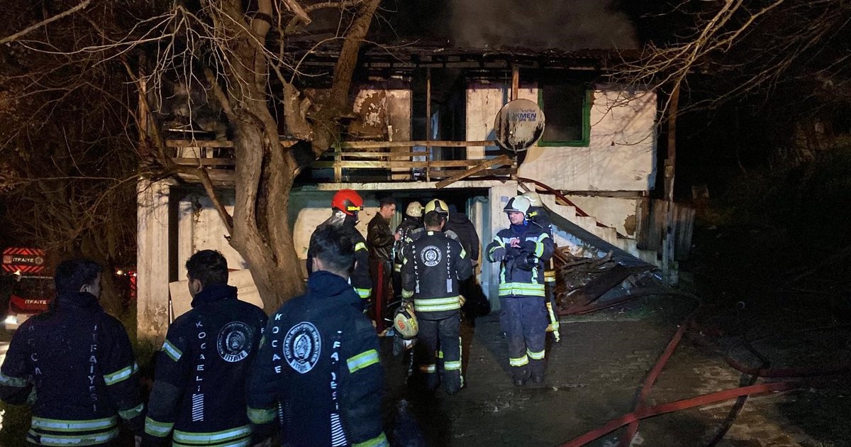 İzmit'te Ahşap Evde Çıkan Yangında 1 Kişi Hayatını Kaybetti