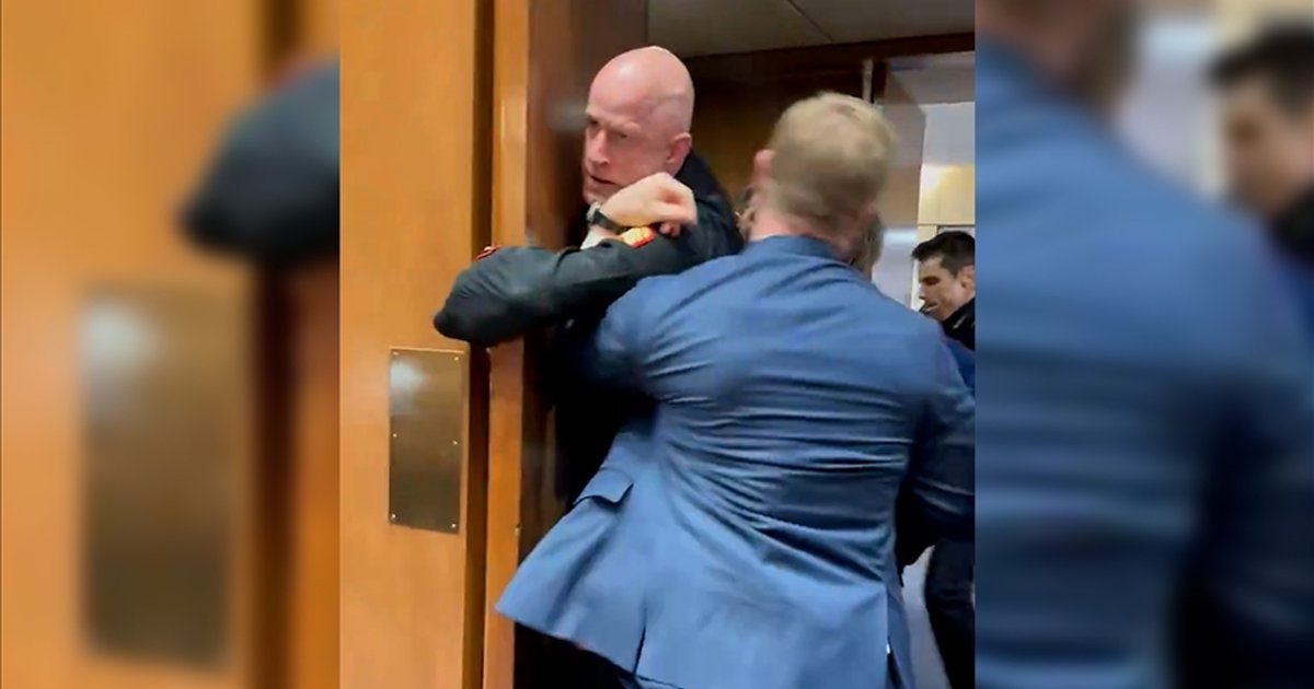 ABD polisi, İran protestosunda eski askeri gözaltına alırken kolunu kırdı