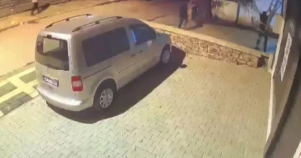 Kadıköy'de Merdivenle Girip 2 Kadını Bağlayarak Soygun