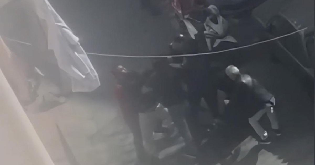 Sokak ortasında motokurye kavgası