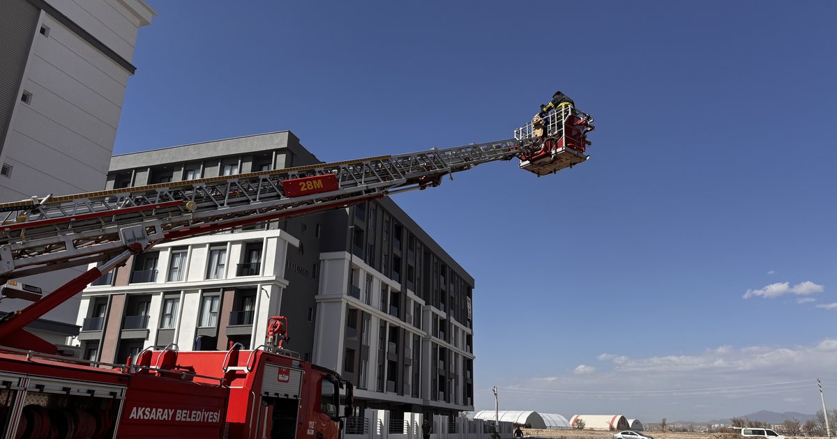 Aksaray'da prizde unutulan şarj aleti yangın çıkardı