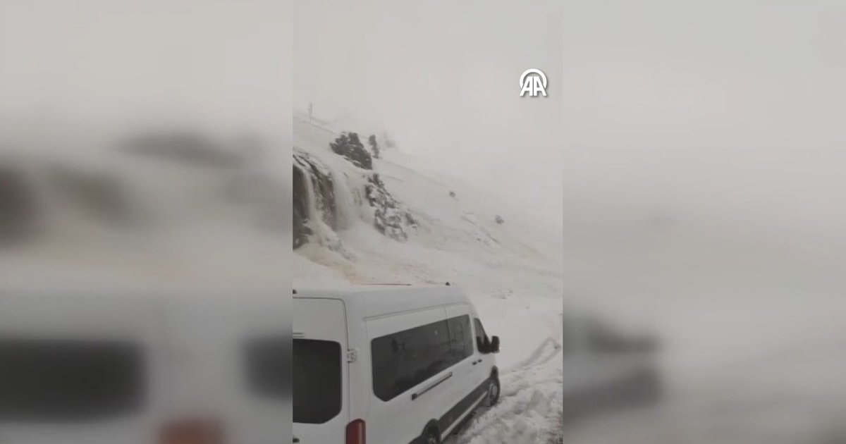 Şırnak-Hakkari kara yoluna çığ düştü, yol ulaşıma kapandı