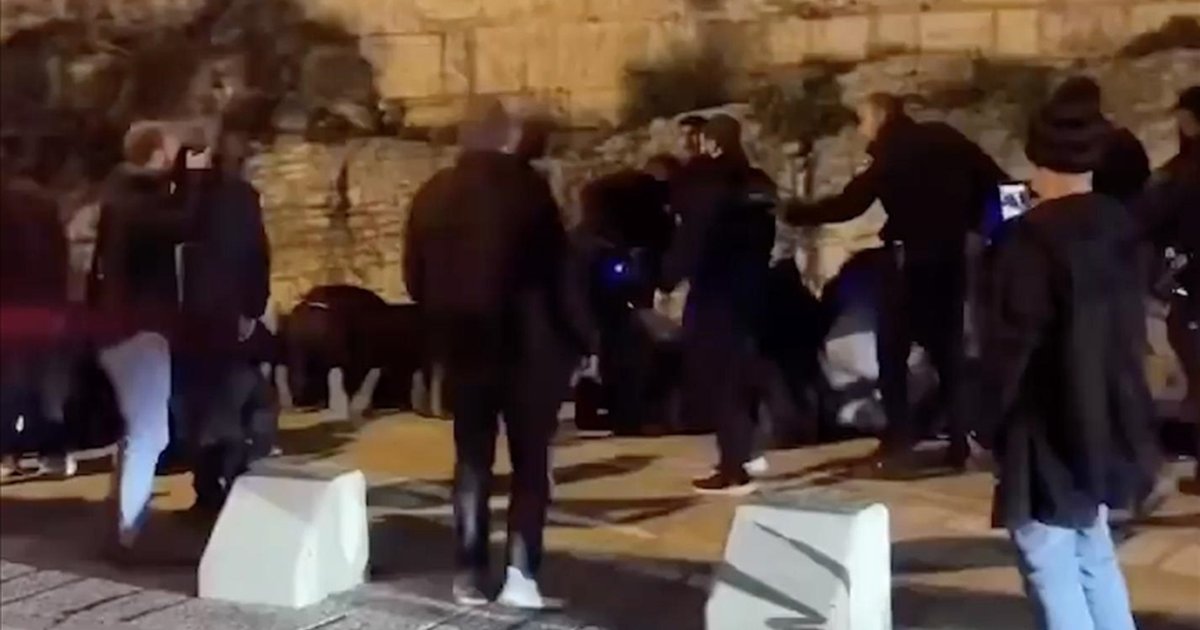 İsrail polisi Filistinlilere saldırdı