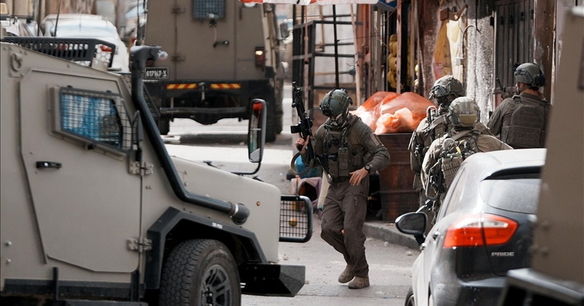 İsrail ordusu Batı Şeria'daki Amari Mülteci Kampı'na baskın düzenledi