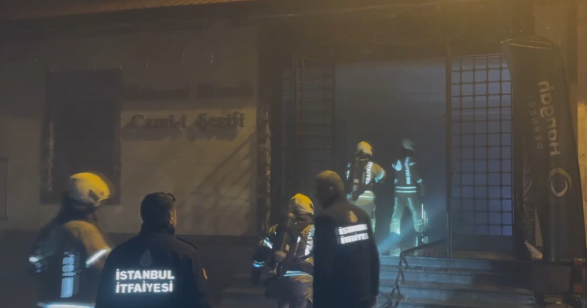 İstanbul'da camide gece yarısı yangın