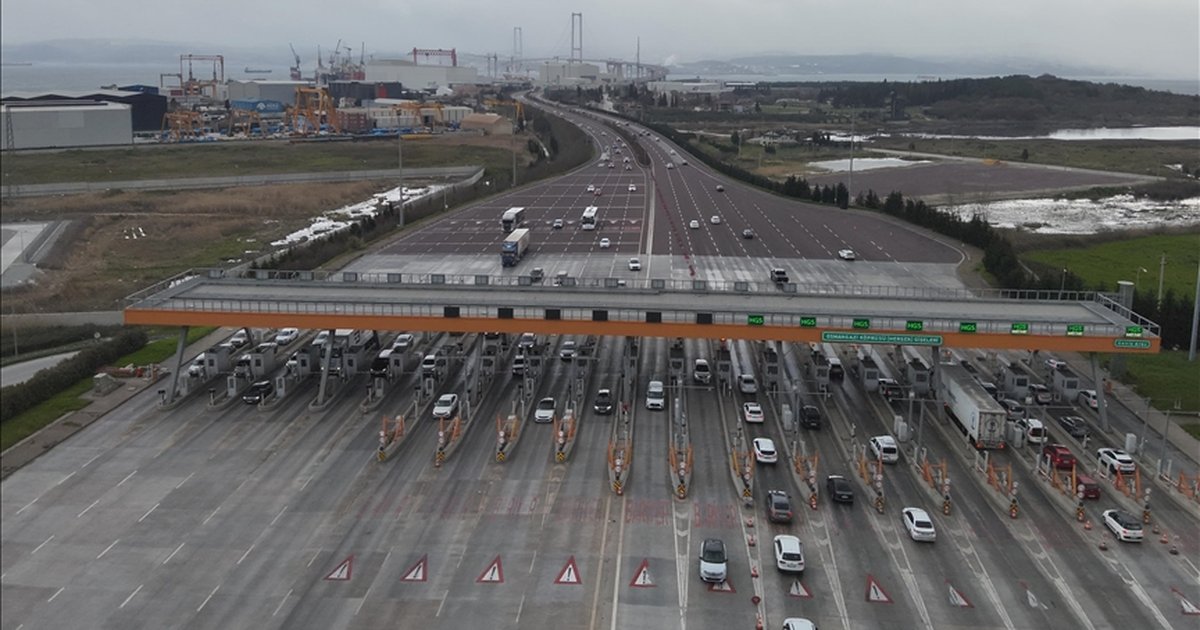 Bayramda otoyol ve köprülerden 12,3 milyon araç geçti