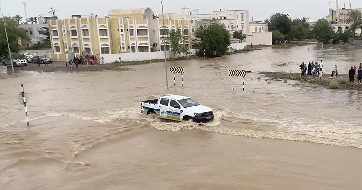 Umman'da sel felaketi: 8 ölü