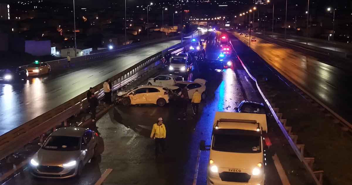 Ataşehir'de Zincirleme Trafik Kazası: 3 Yaralı