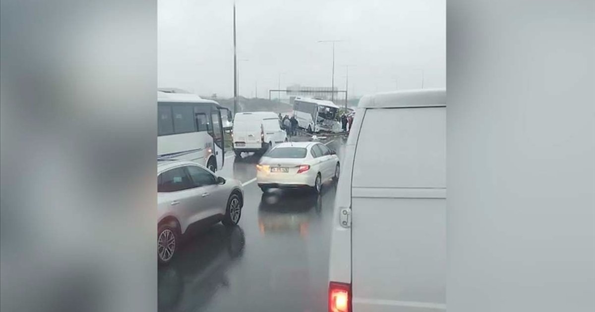 Başakşehir'de servis aracı kazası: 1 polis şehit oldu