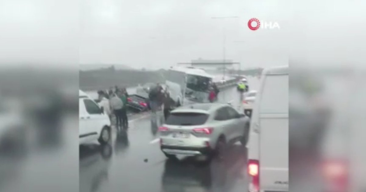 Kuzey Marmara Otoyolu'nda polis servis aracı kazası