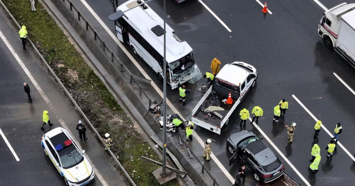 Polis Servis Aracına Çarpan Sürücü Tutuklandı