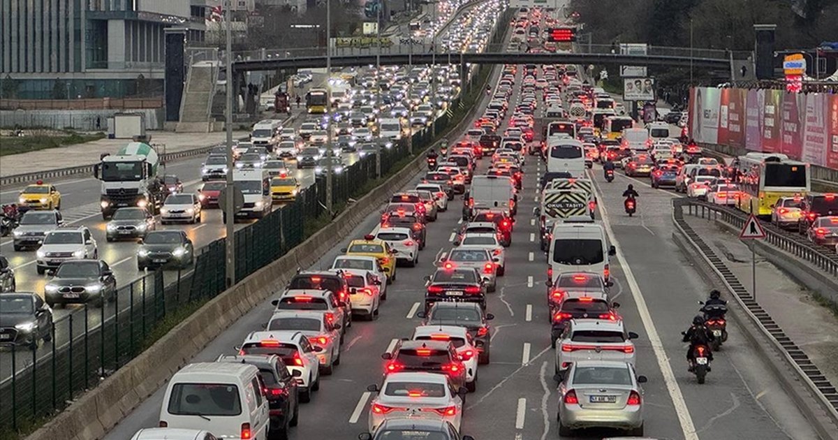 İstanbul'da trafik yoğunluğu yüzde 83'e çıktı