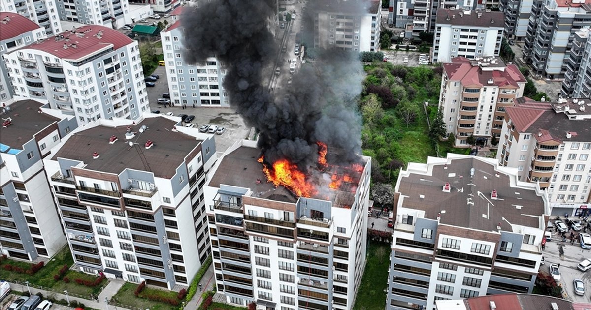 Bursa'da apartman yangını söndürüldü, 4 kişi dumandan etkilendi