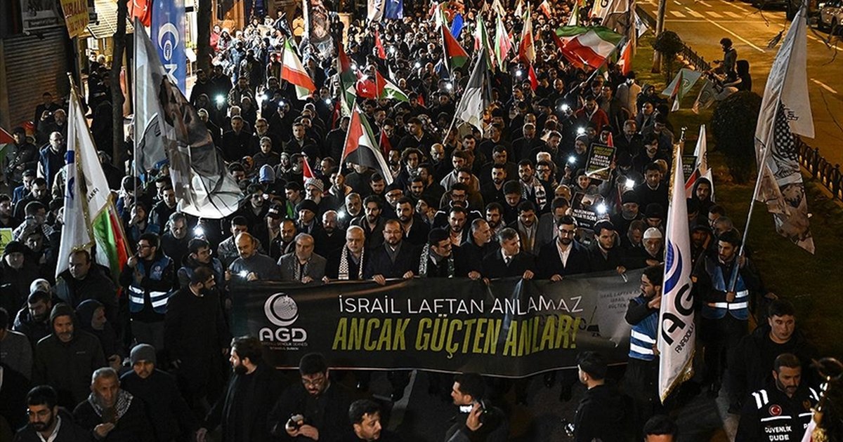 Anadolu Gençlik Derneği Fatih'te ABD ve İsrail'i protesto etti