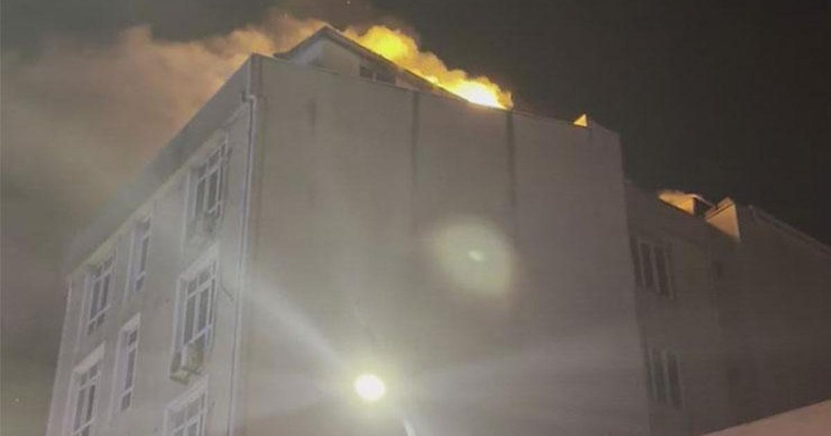 İstanbul Küçükçekmece'de otel teras katında yangın