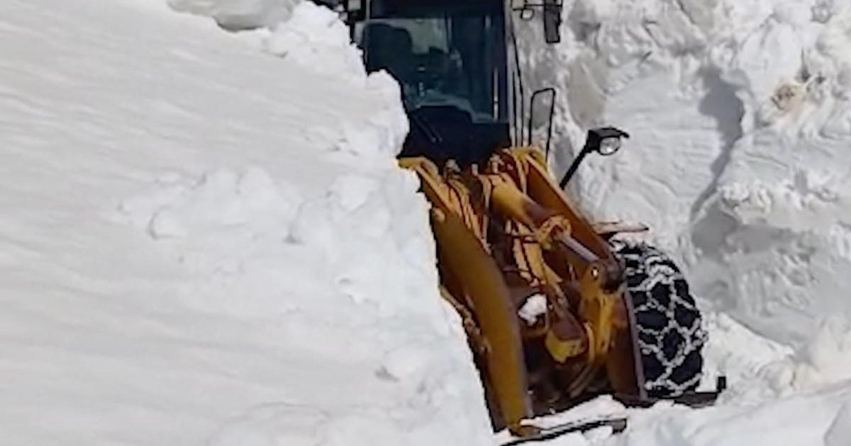Erzincan'da 4 metrelik karla mücadele