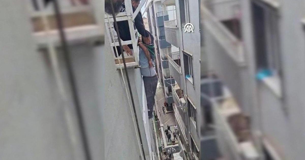 Şanlıurfa'da İşçi Balkonda Asılı Kaldı