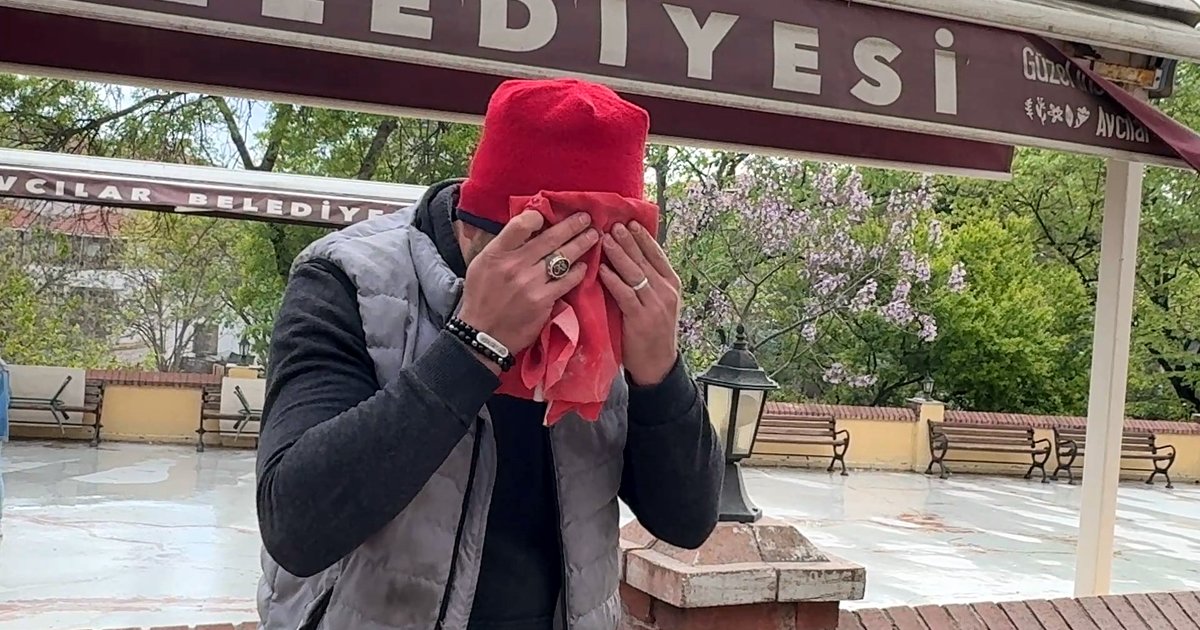 Bayrak hassasiyeti duygulandırdı: Avcılar'da kentsel dönüşümde Türk bayrağı operasyonu