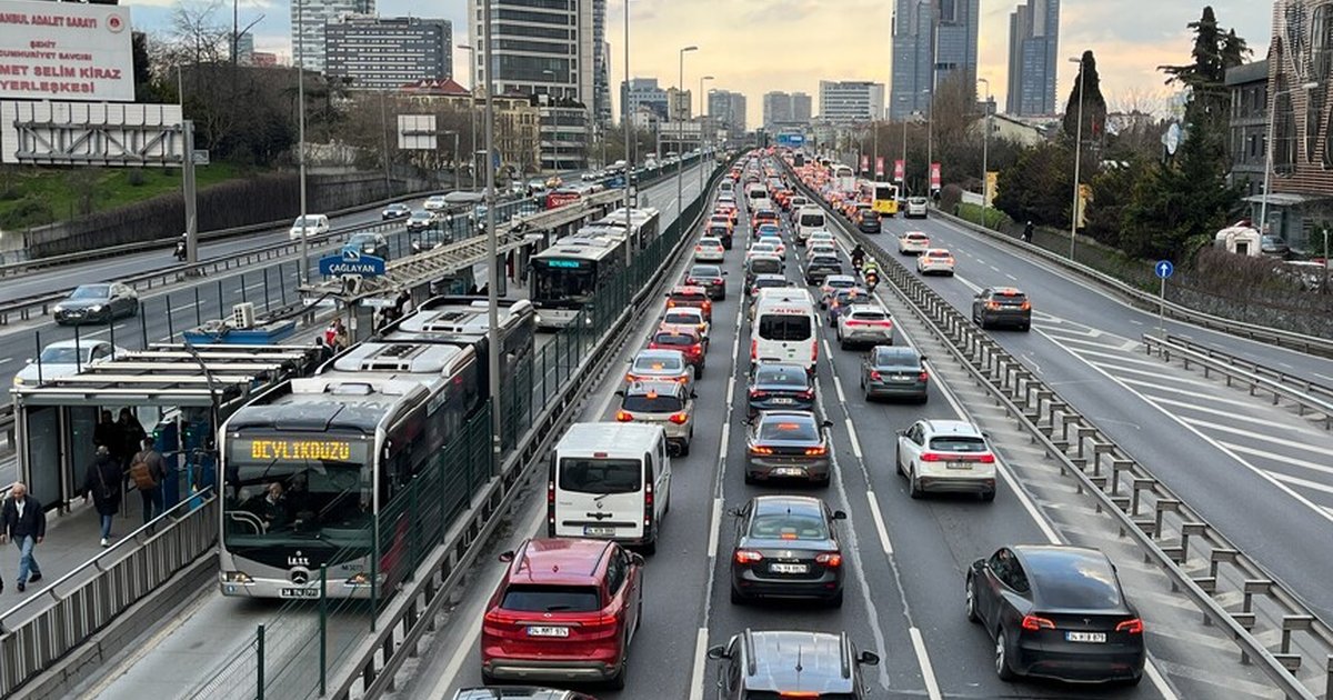 İstanbul'da Akşam Saatlerinde Trafik Yoğunluğu