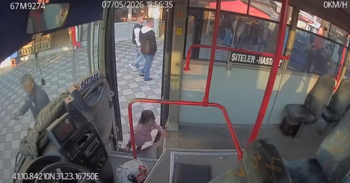 2 yaşındaki çocuk otobüse emekleyerek bindi