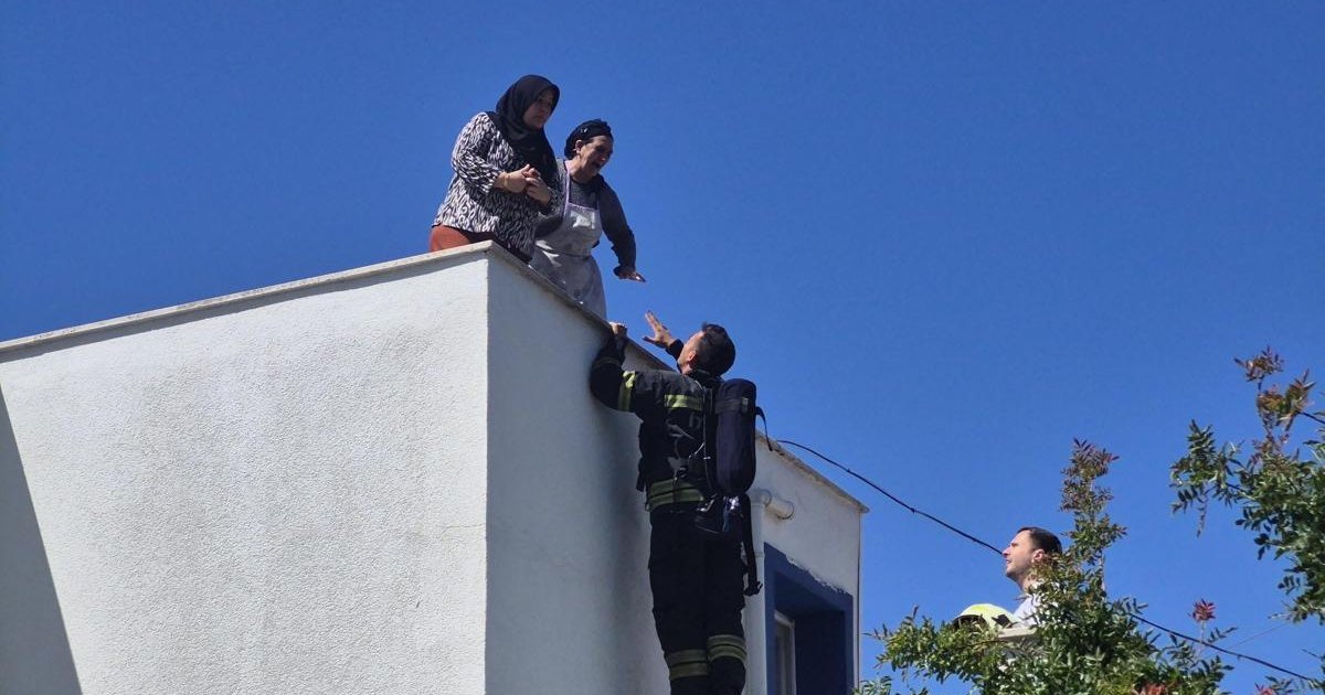 Bodrum'da 3 katlı binada yangın! 2 kadın kurtarıldı