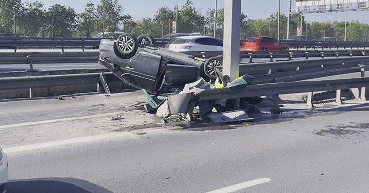 İstanbul Küçükçekmece'de feci kaza: Otomobil takla attı