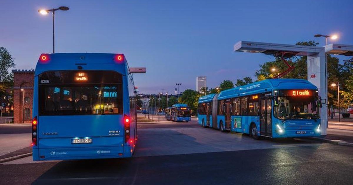 İsveç'te Sürücüsüz Otobüs Tramvayla Çarpıştı