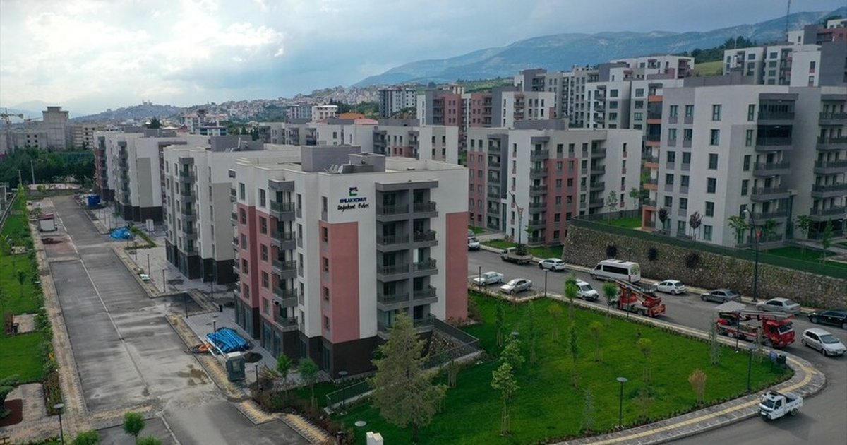Kahramanmaraş'ta depremzedeler ilk bayramı yeni evlerinde kutluyor