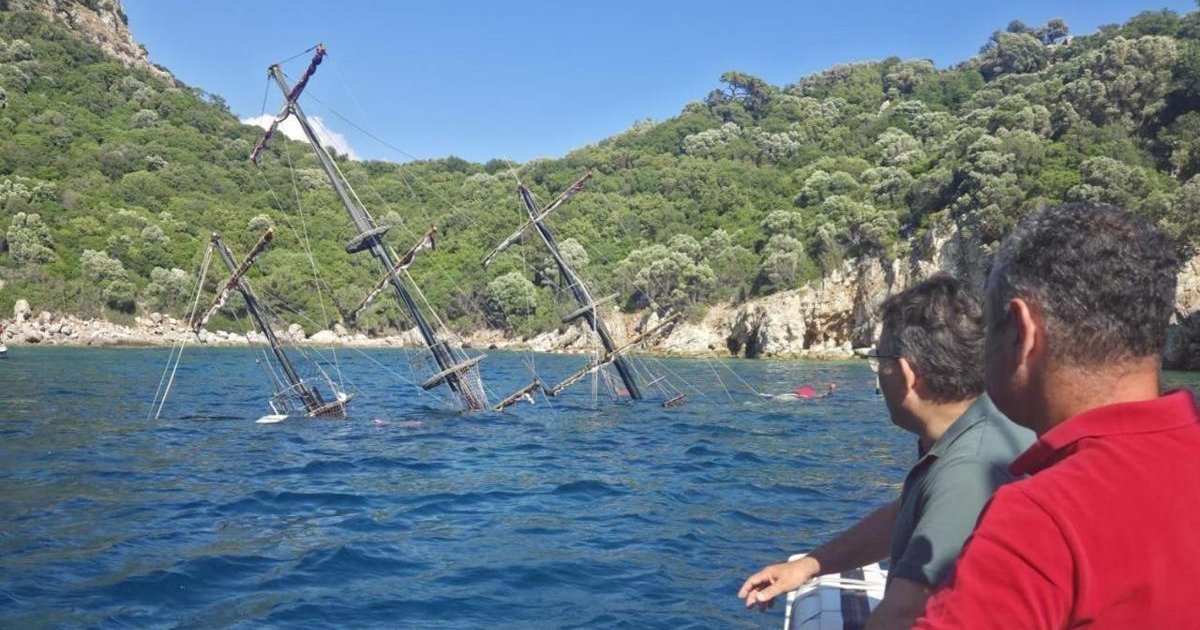 Marmaris'te gezinti teknesi battı