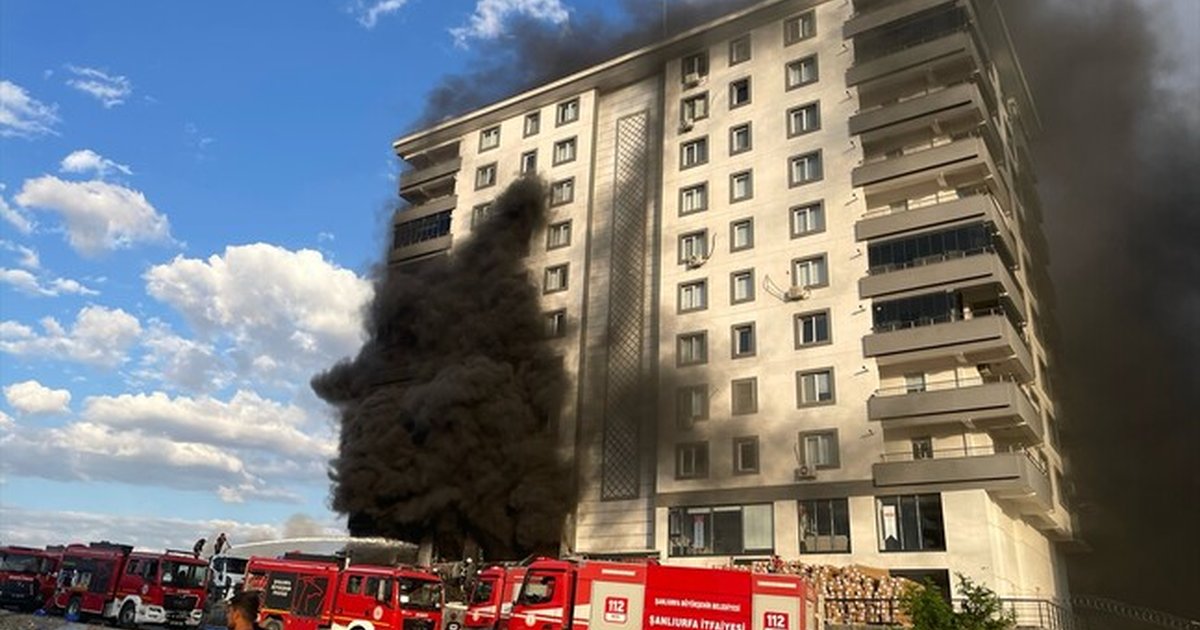 Şanlıurfa'da 10 katlı apartmanda yangın