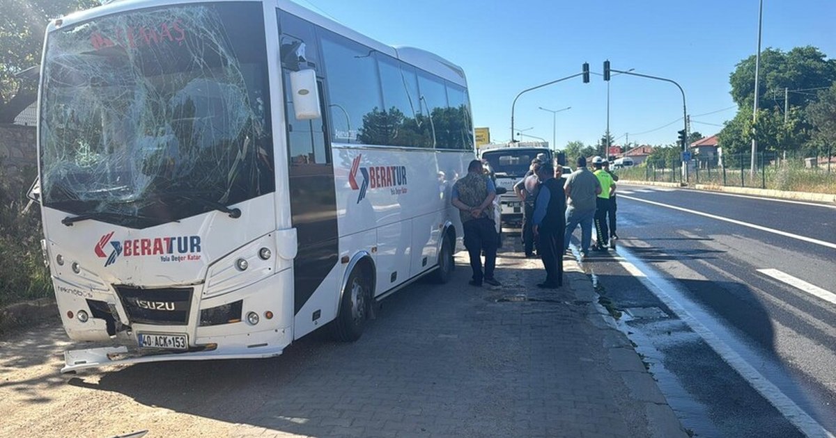 Kırşehir'de işçi servisi kazası: 42 yaralı