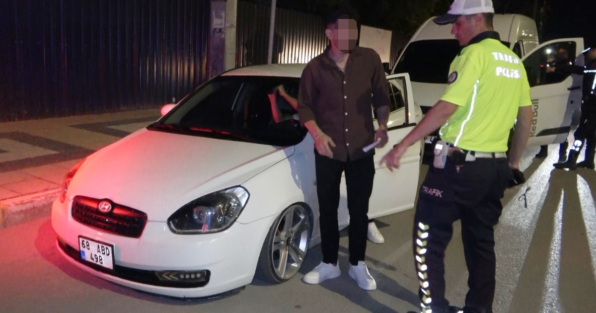 Abartı ışıklandırma ile polis çevirmesine takıldı
