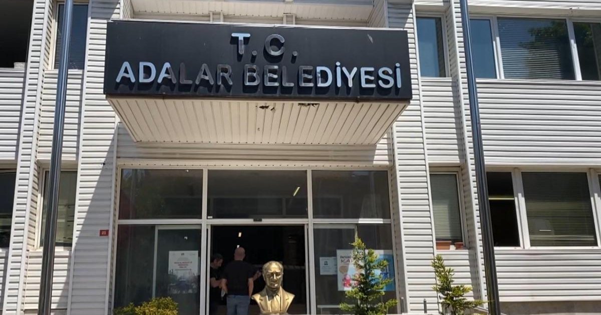 Adalar Belediyesi'ne operasyon: 39 kişi adliyeye sevk edildi