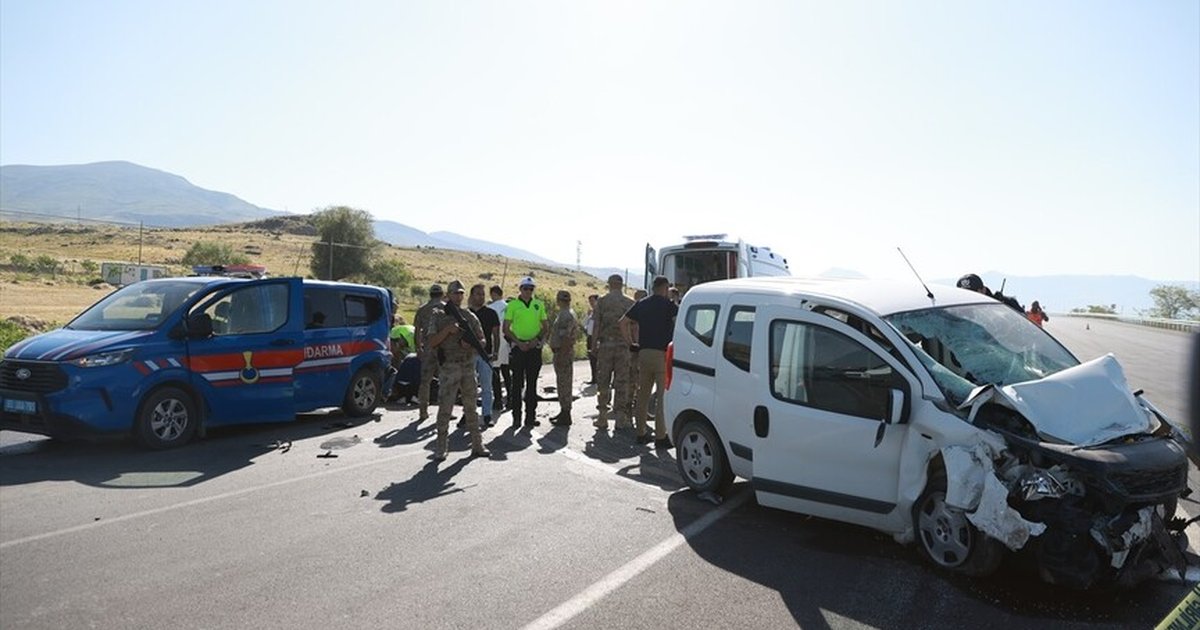 Van'da trafik kazası: Jandarma Uzman Çavuş şehit oldu