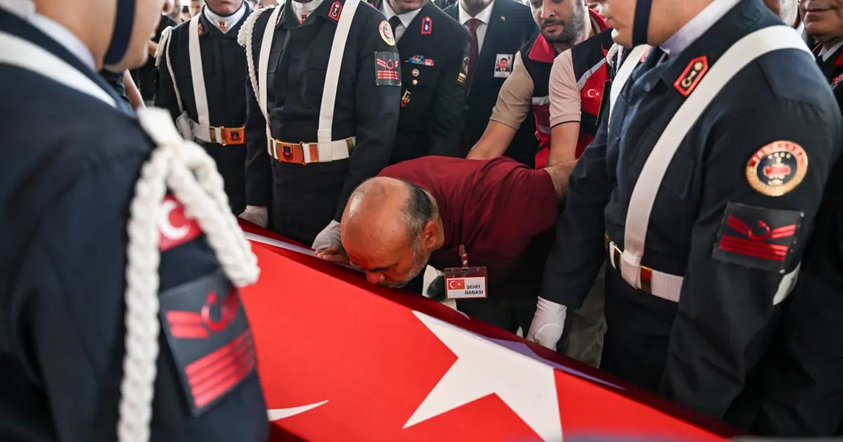 Van'da trafik kazasında şehit olan uzman çavuş Adana'da defnedildi