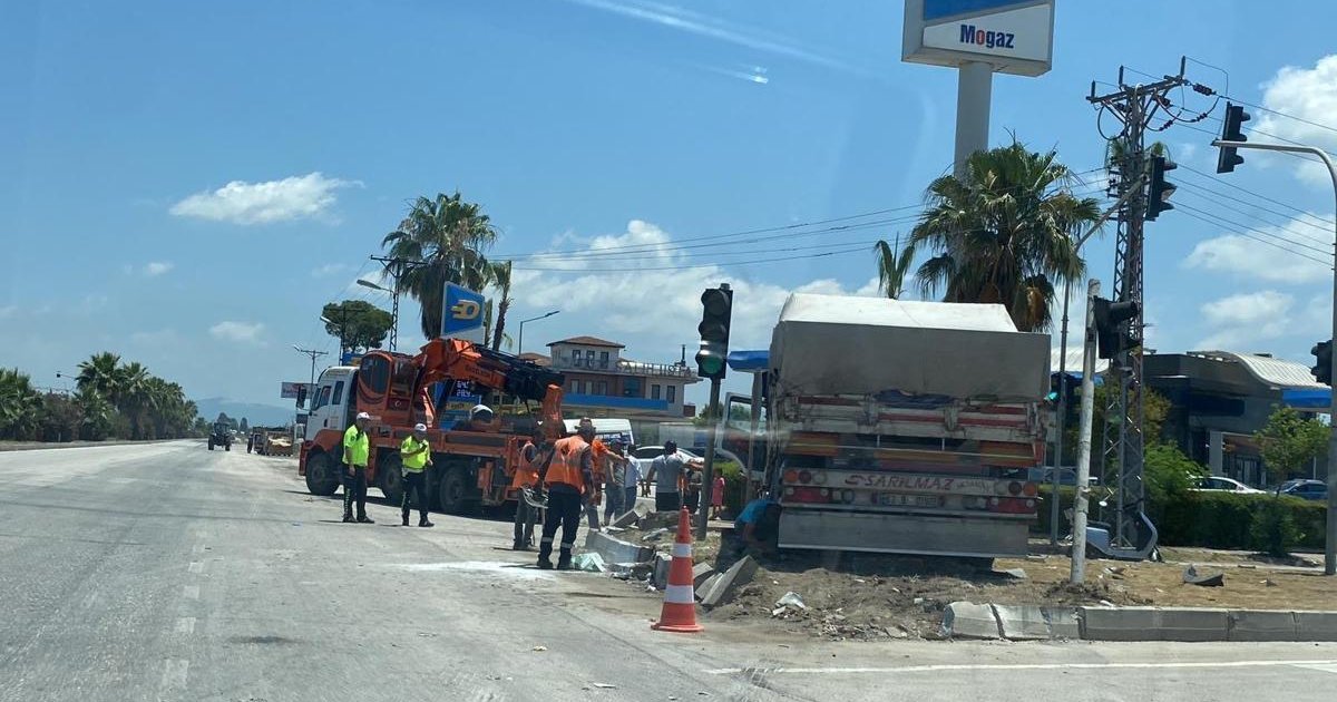 Adana'da TIR kazası: 5 yaralı