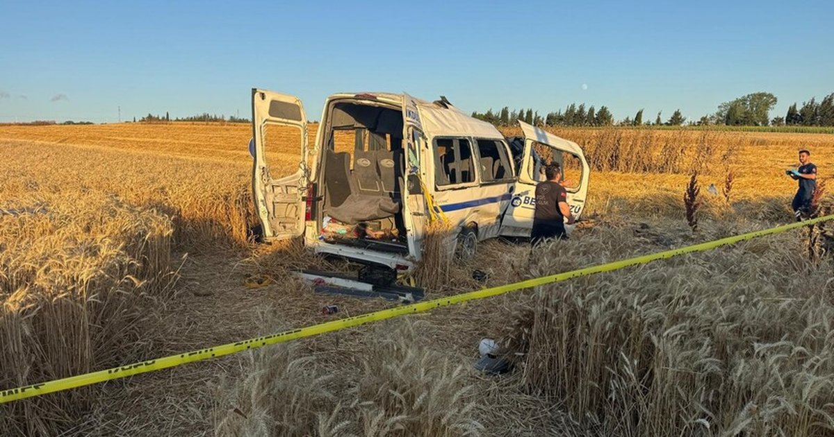 Silivri'de yolcu minibüsü devrildi: 2 ölü, 10 yaralı