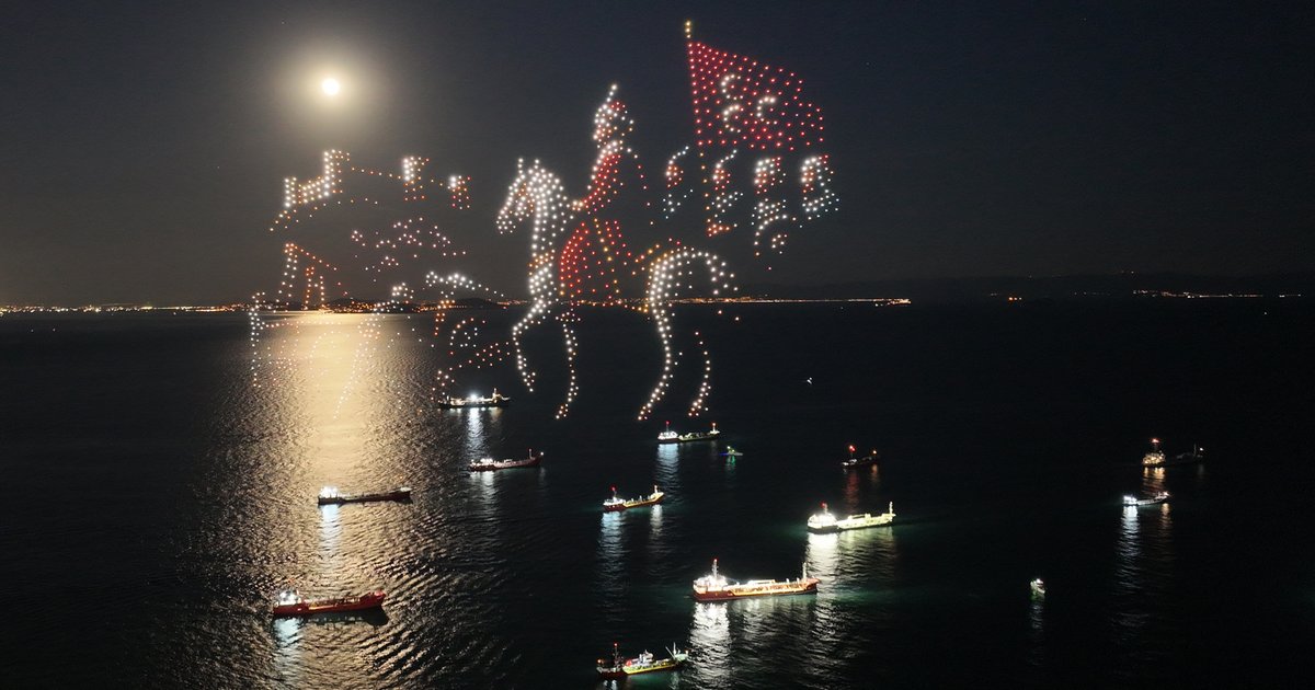 İstanbul'un fethi 573. yıl dönümünde dronlu gösteri