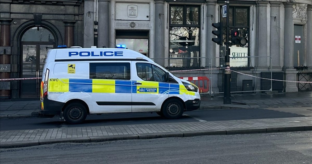 Londra'da başörtülü kadına araç çarpması İslamofobi saldırısı