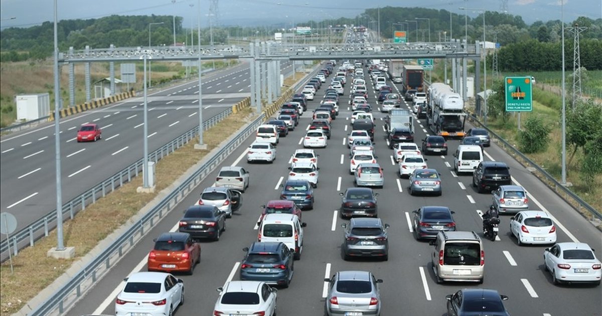 Tatil yolculuğu öncesi araç bakımı uyarısı