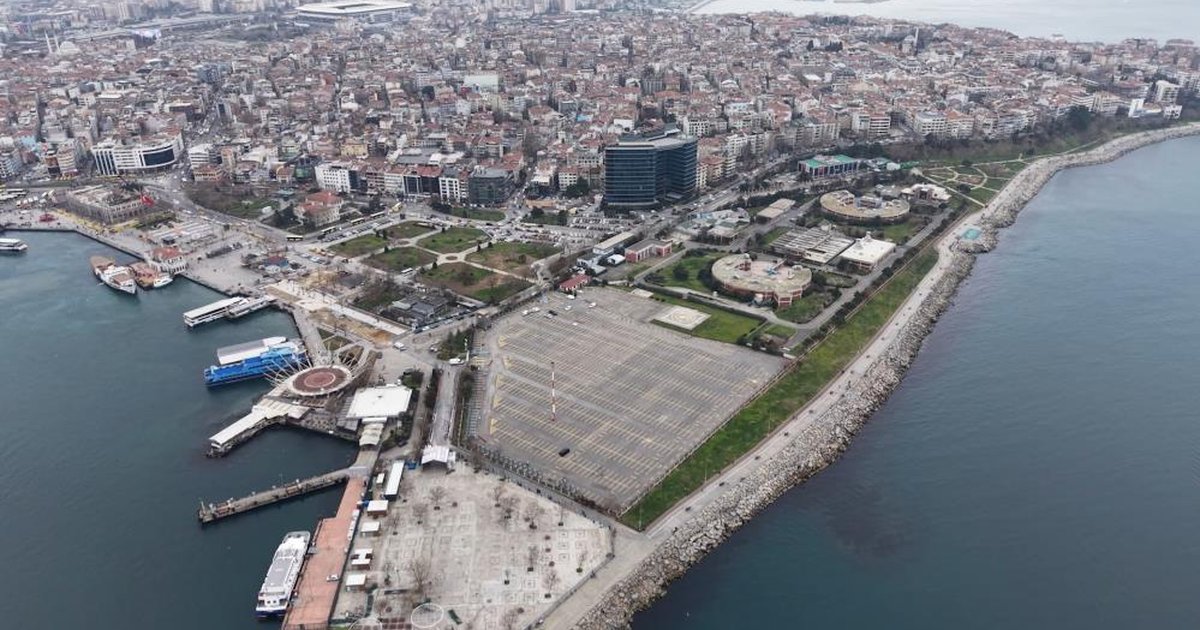 Kadıköy sahiline cami projesi: Otoparkın tahliyesi istendi