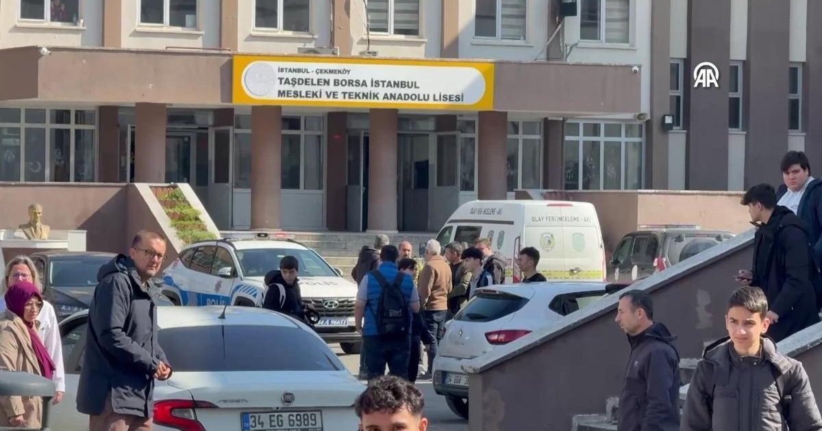 İstanbul'da lisede bıçaklı saldırı: Öğrenci 2 öğretmeni ve arkadaşını yaraladı
