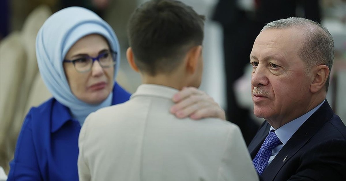 Emine Erdoğan'dan çocuklarla iftar programı paylaşımı