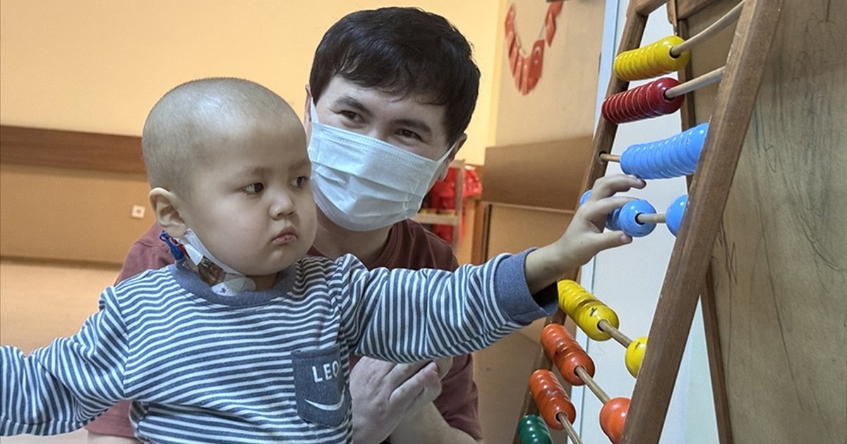 3 yaşındaki Nuryiğit Türkiye'de karaciğer nakliyle hayata tutundu