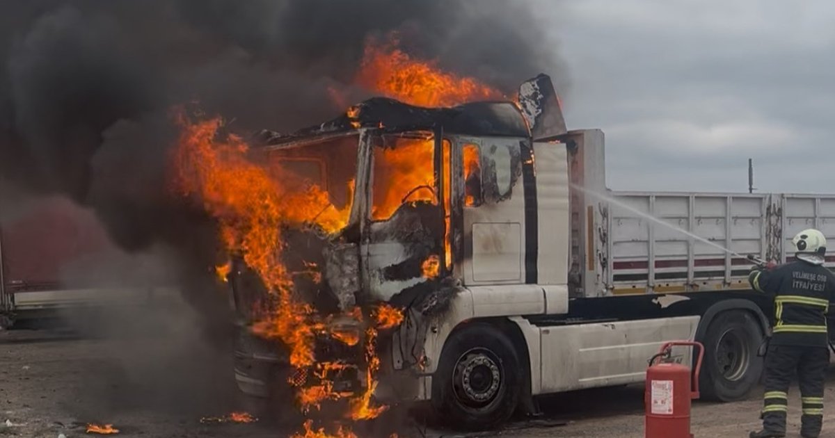 Tekirdağ'da tır yangını: Şoför dumandan etkilendi