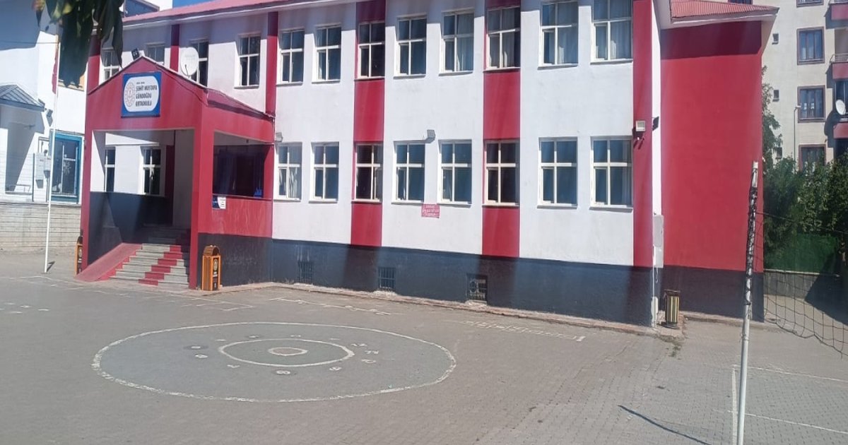 Bingöl'de Sınıfta Gaz Paniği: 30 Öğrenci Hastanelik Oldu