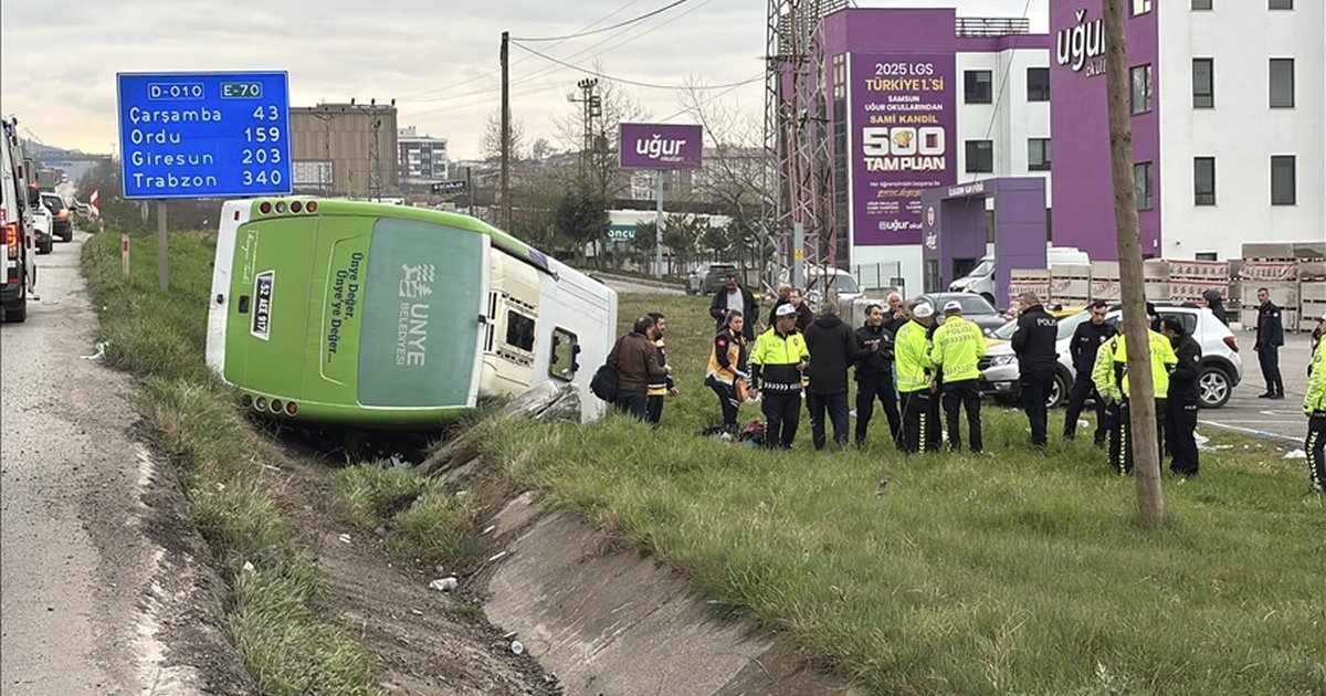 Samsun'da midibüs devrildi: 11 yaralı